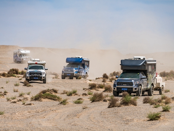 旅美速騰越野者房車，雪域黃沙之旅